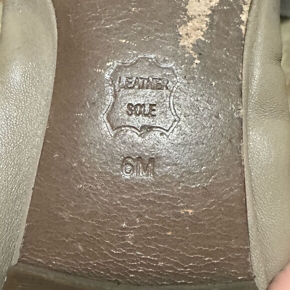 Tory Burch Caroline Ballet Flats khaki Leather Gold Logo Hardware Size 6M - Picture 8 of 8